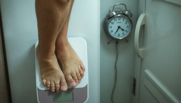 Sauter le dîner fait-il maigrir ? Les vrais effets sur la perte de poids